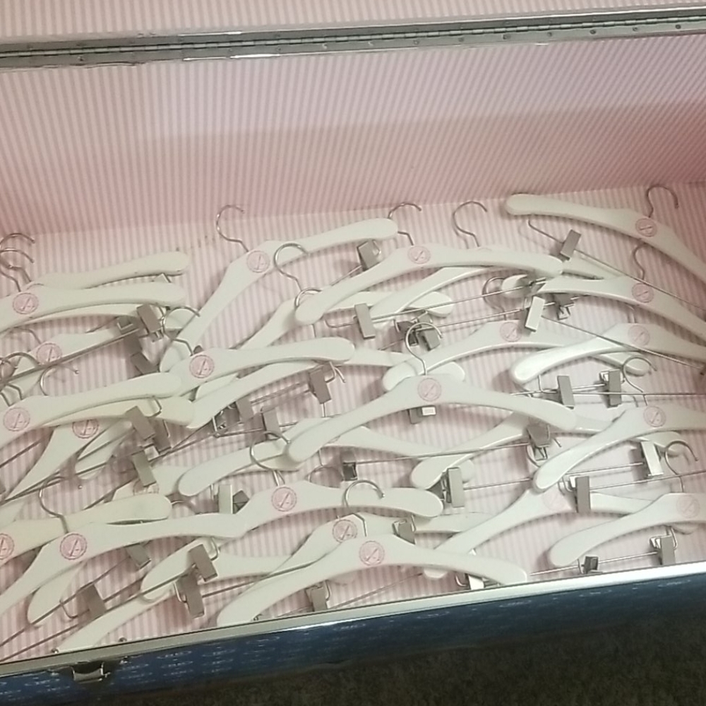 HTF Victoria Secret Hanger Di…